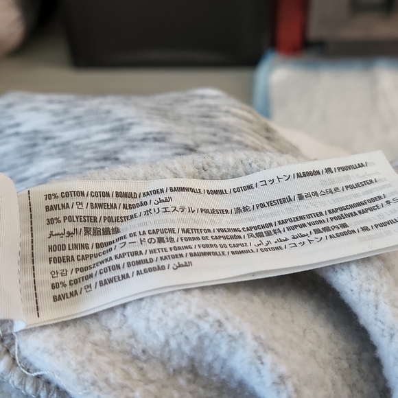 Hollister Logo Hoodie - Picture 8 of 9